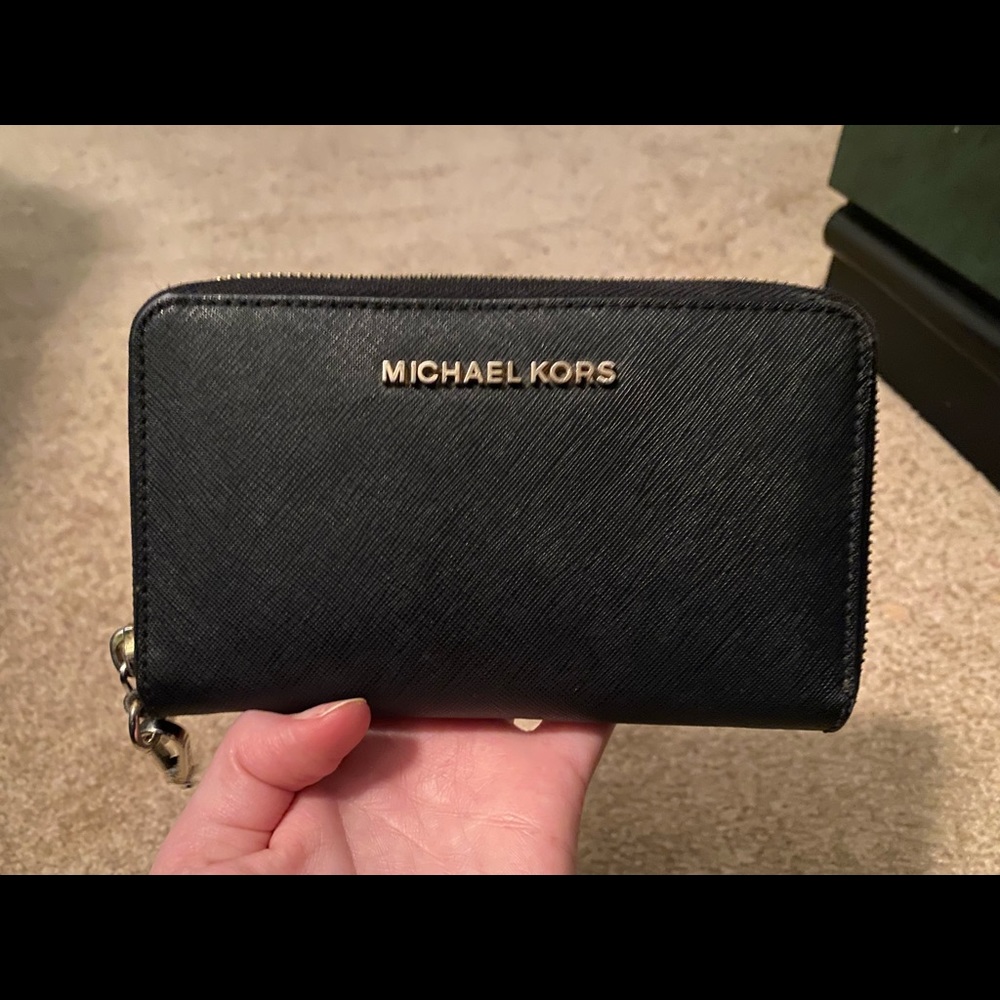 Michael Kors Jet Set Travel Flat Multifunction Leather Wallet